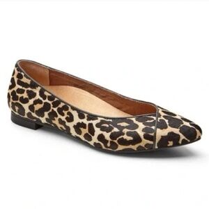 ✨Vionic Leopard Print Flats✨